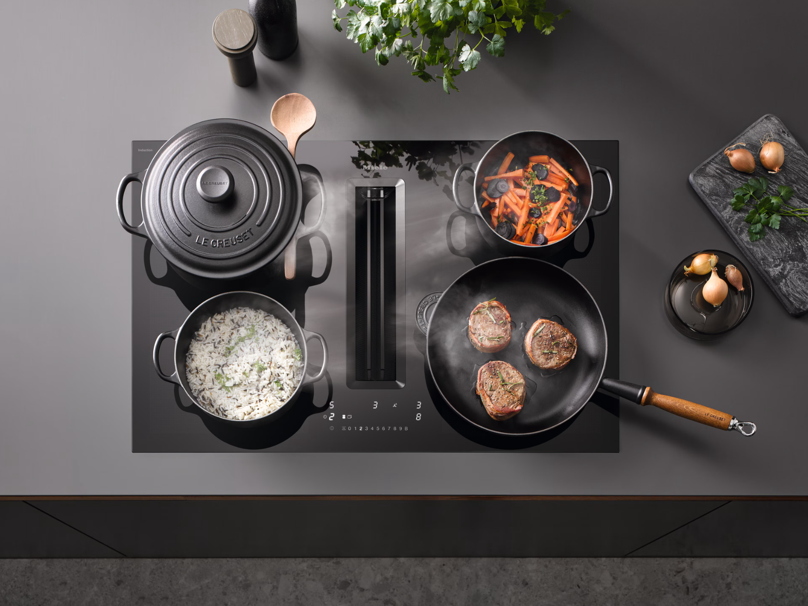 Miele Induktionskochfeld mit integriertem Dunstabzug