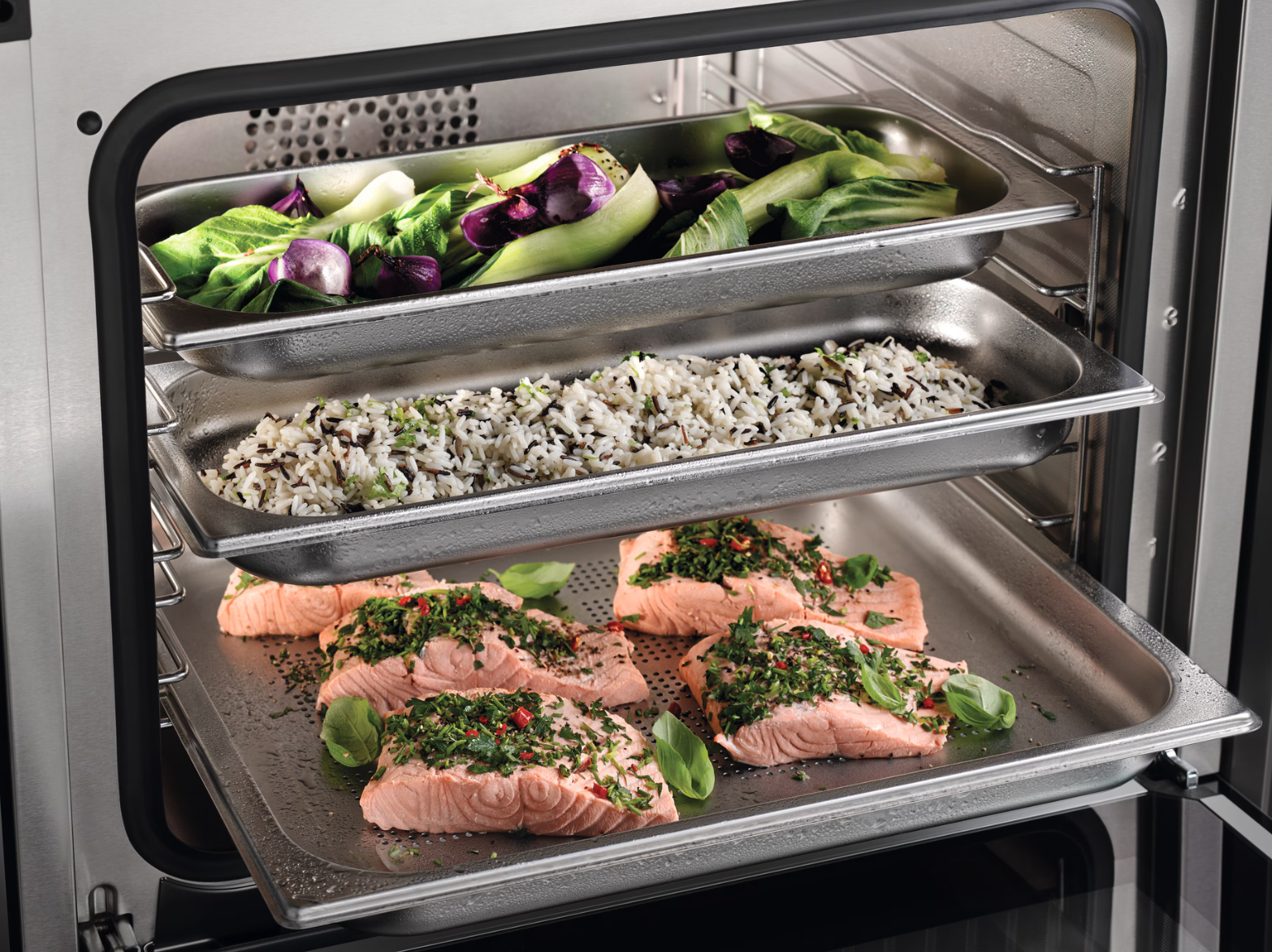Gemüse und Lachs im Miele Combi-Dampfgarer